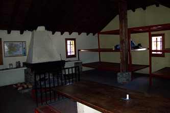 Interior del refugio de Juclar